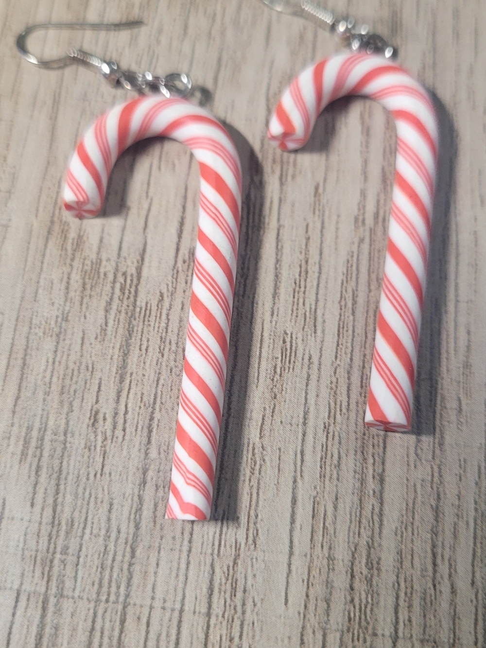 Candy Cane Stripe Dangle Earrings - Red & White - Picture 1 of 1